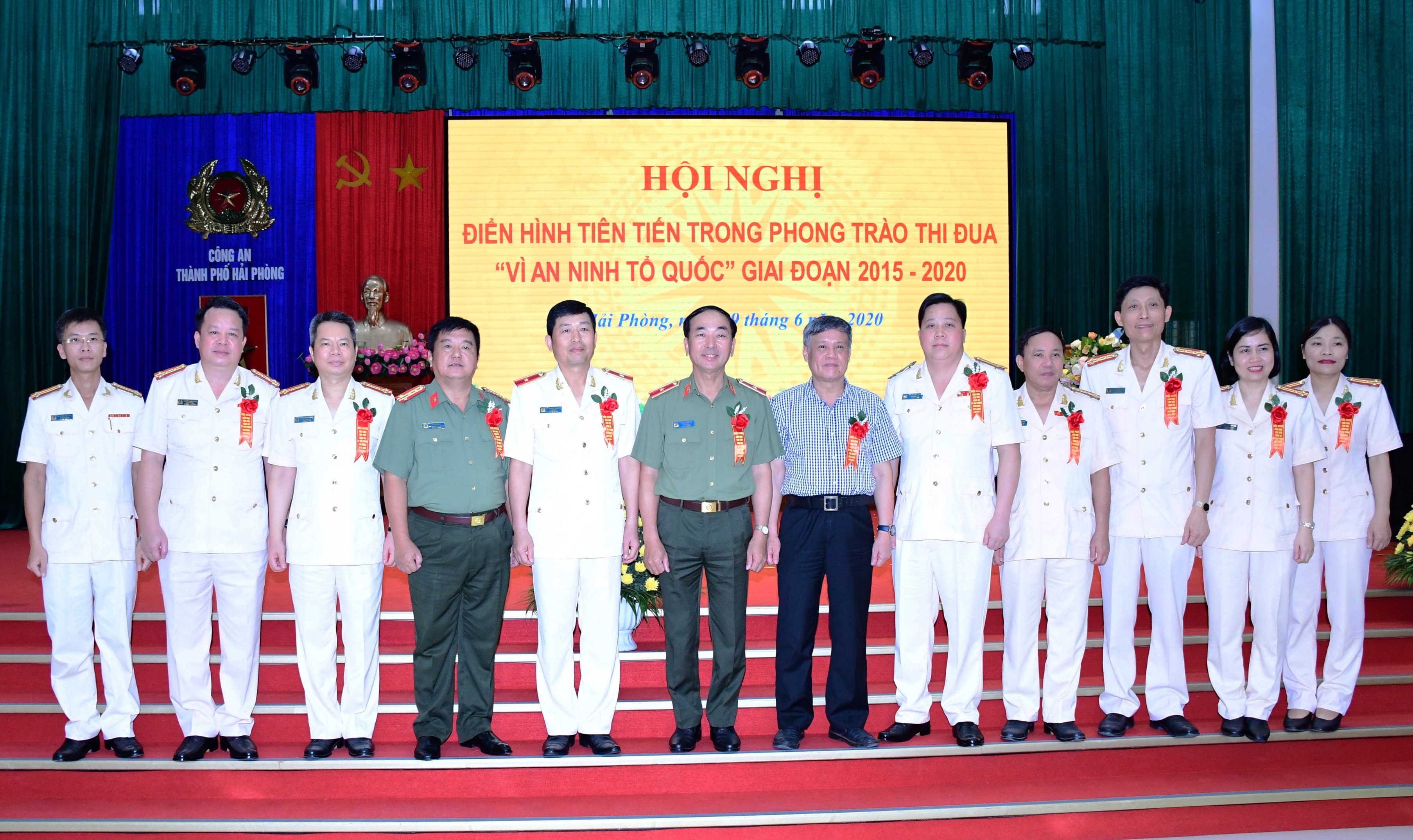 Biểu dương 56 tập thể và 106 cá nhân điển hình tiên tiến trong phong trào thi đua “Vì ANTQ” giai đoạn 2015-2020